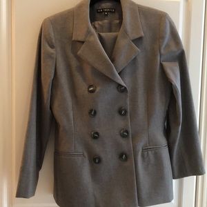 New Frontier 2-pc Double Breasted Classic lined Blazer and trousers NWOT